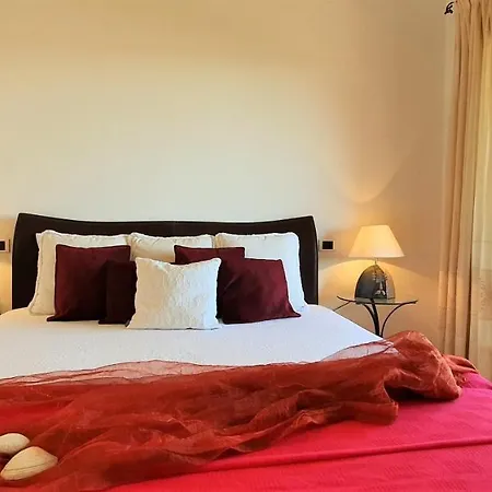 Monica Luxury House Hébergement de vacances